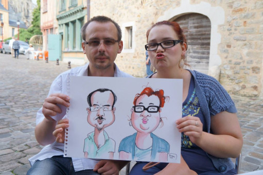 Un caricaturiste dans la cité Plantagenêt